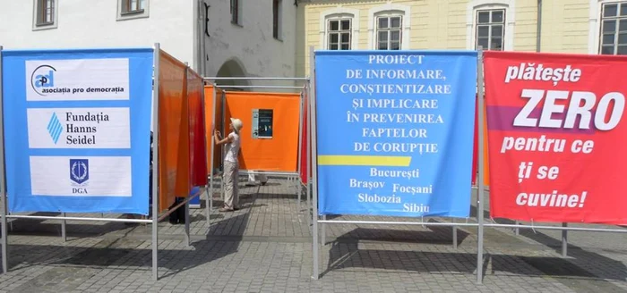 „Labirintul Anticorupţie“ ajunge sâmbătă în Capitală. FOTO Facebook Tinerii impotriva coruptiei