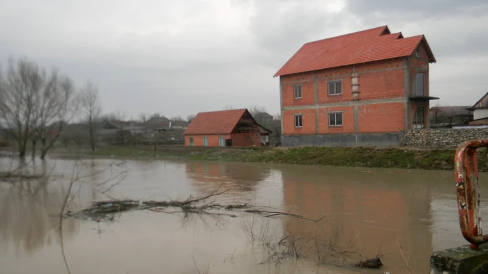 Mai multe râuri din judeţele Bihor şi Arad se află până duminică sub cod portocaliu de inundaţii FOTO Adevărul