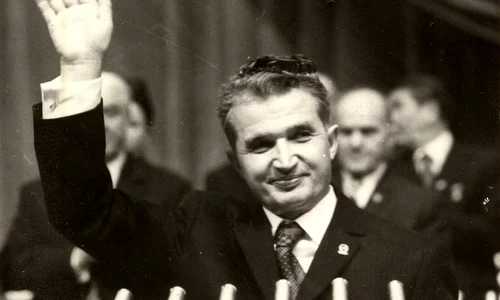 Nicolae Ceauşescu în prezidiul Congresului al XI-lea al PCR (© „Fototeca online a comunismului românesc”, cota: 1/1974)