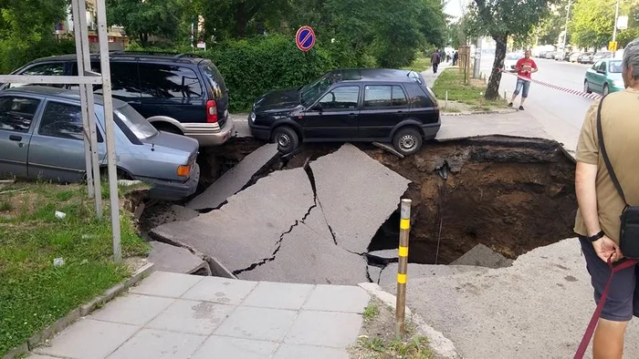 Nuexistă informaţii despre posibile victime ale surpării bulevardului