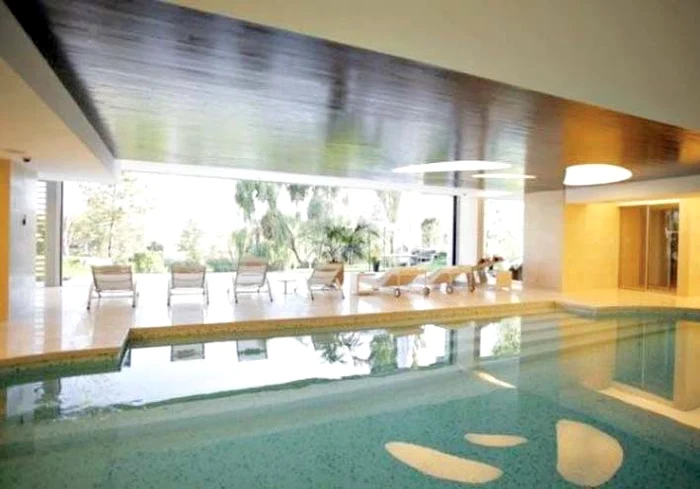 În 2010, vila a fost  scoasă la vânzare pentru  6,5 milioane de euro