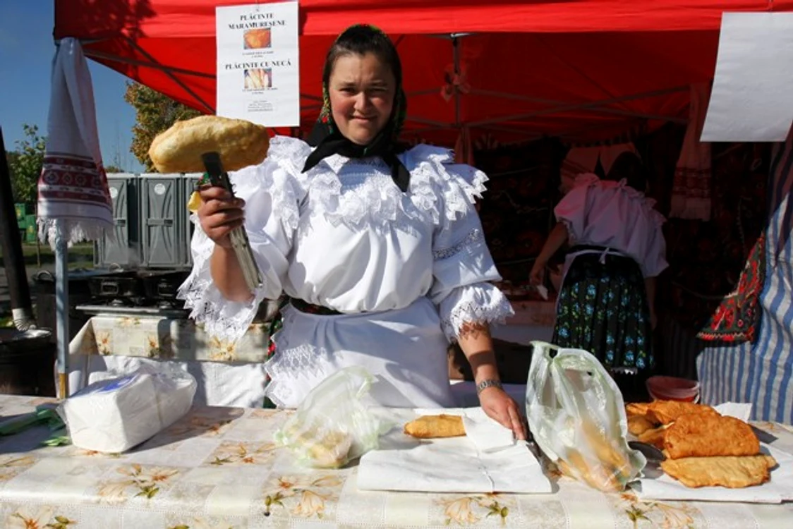 250 de producători de legume, fructe, brânzeturi, pastrame şi băuturi, la târg