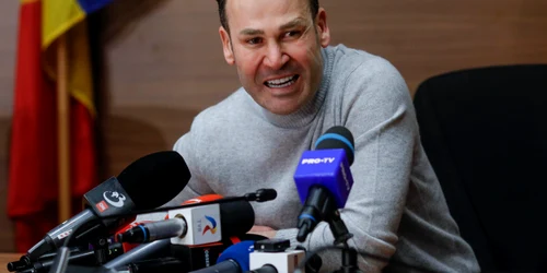 Primarul sectorului 3 Robert Negoiță face declarații de presă la sediul primăriei. FOTO Inquam Photos / Mălina Norocea