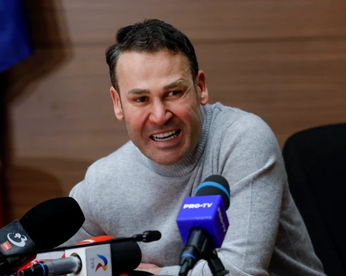 Primarul sectorului 3 Robert Negoiță face declarații de presă la sediul primăriei. FOTO Inquam Photos / Mălina Norocea