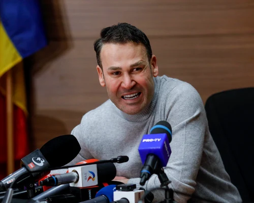 Primarul sectorului 3 Robert Negoiță face declarații de presă la sediul primăriei. FOTO Inquam Photos / Mălina Norocea