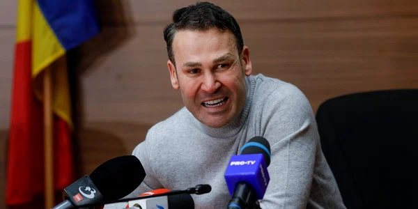 Primarul sectorului 3 Robert Negoiță face declarații de presă la sediul primăriei. FOTO Inquam Photos / Mălina Norocea