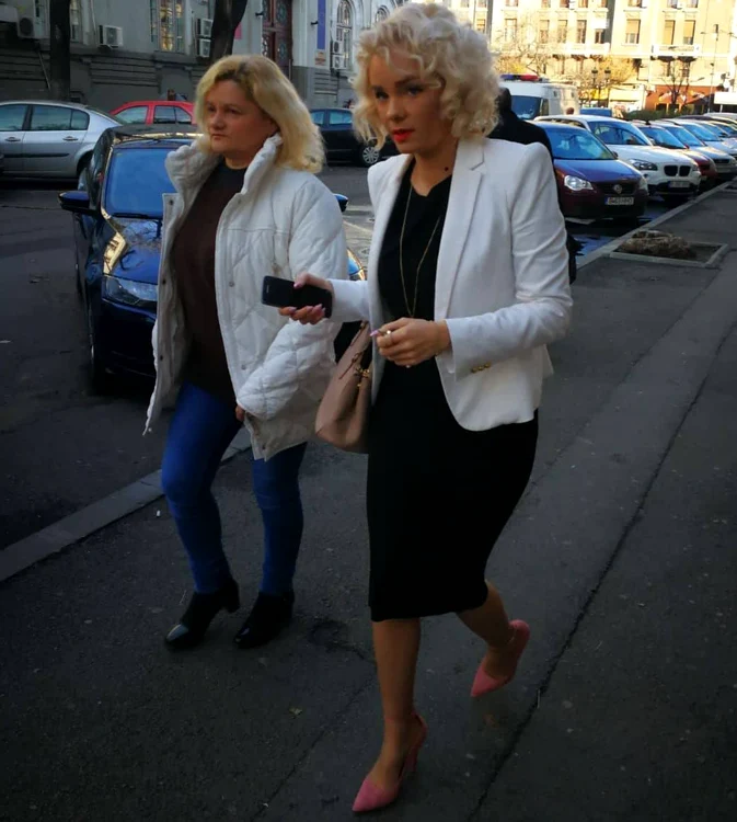 Maria Constantin a venit însoțită de mama ei la primul termen de divorț