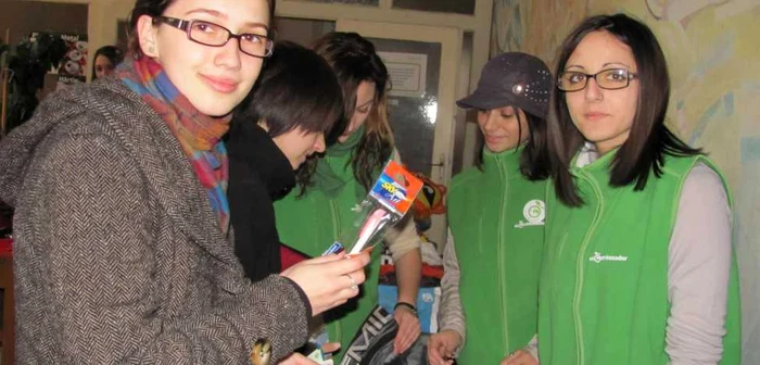 Cu banii strânşi la târg, elevii  vor cumpăra cadouri de Crăciun pentru colegii săraci