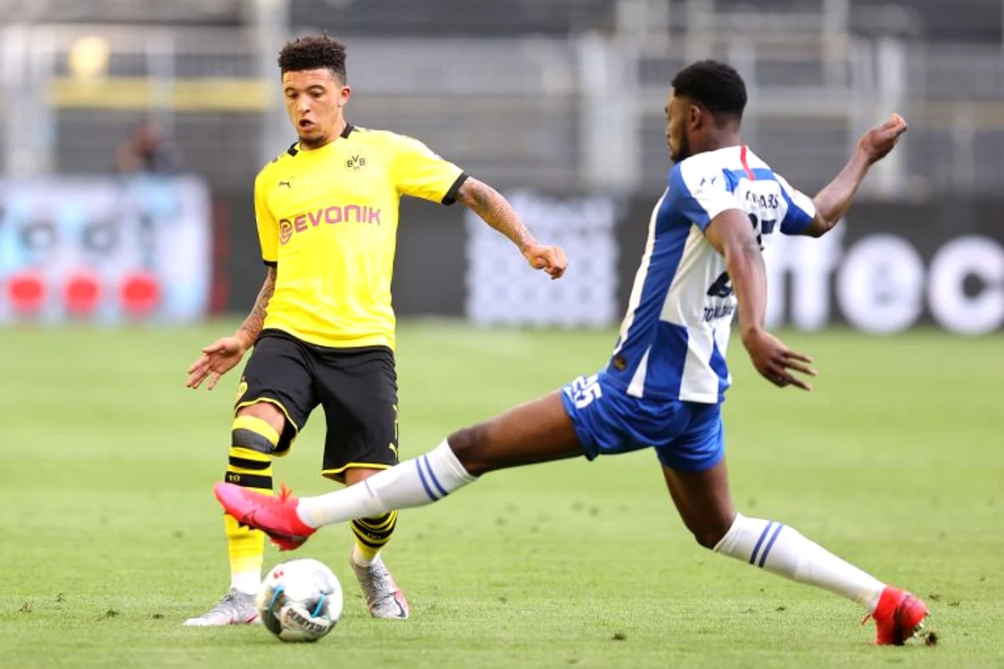 
    Jadon Sancho s-a ales cu o amendă usturătoareFoto: Guliver/ GettyImages  