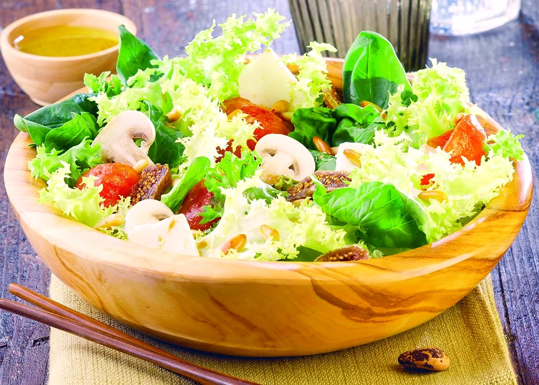 salata spanac fructe uscate jpeg