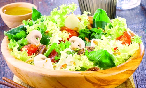 salata spanac fructe uscate jpeg