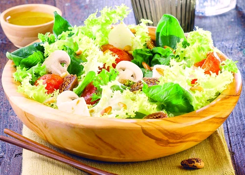 salata spanac fructe uscate jpeg