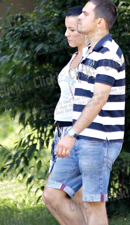 
    Alexandra şi Corneluş  vor începe să cumpere  hăinuţe pentru fetiţă  