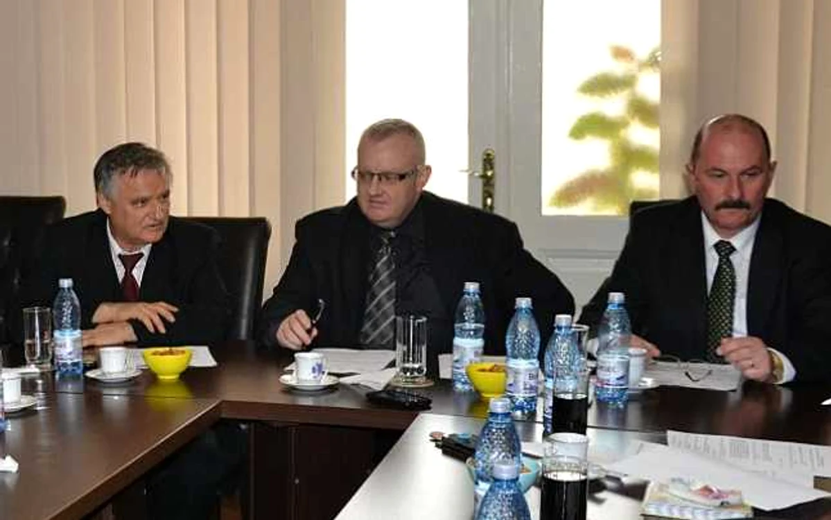 Decanul Baroului, Ioan Rus, judecătorul Aurelian Mocan şi prodecanul Armand Boer