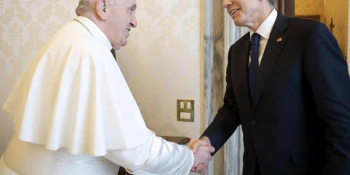 Papa Francisc primindu-l pe Antony Blinken la Vatican FOTO EPA-EFE