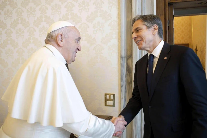 Papa Francisc primindu-l pe Antony Blinken la Vatican FOTO EPA-EFE