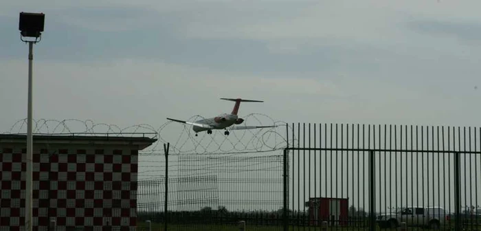 Ameninţarea cu bombă de pe aeroport s-a dovedit a fi falsă (Foto arhivă)