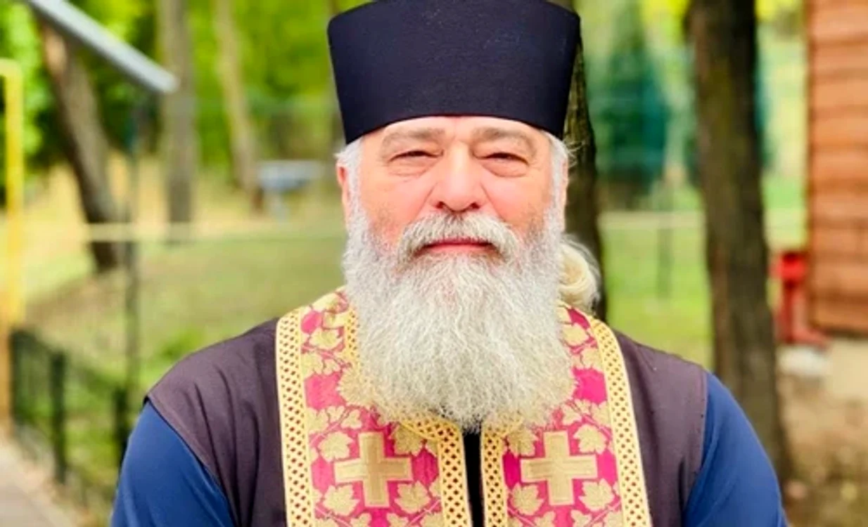 Preotul Calistrat este o vedetă pe rețelele de socializare