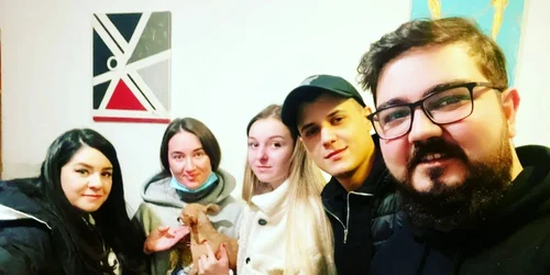 Oana Tache ajută o refugiată din Ucraina foto facebok