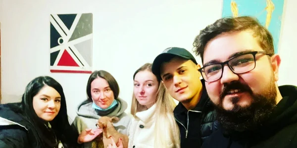 Oana Tache ajută o refugiată din Ucraina foto facebok