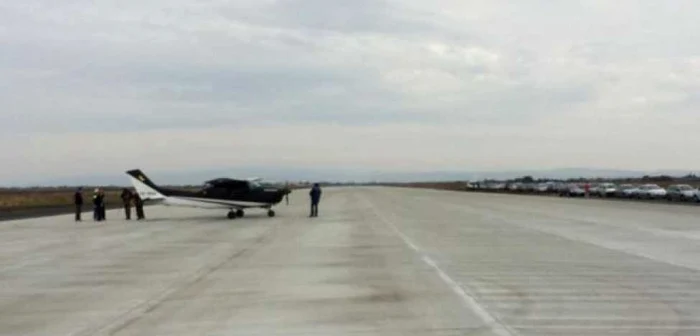 Pista Aeroportul de la Braşov stă de câţiva ani nefolosită FOTO Adevărul