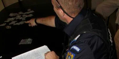 Jandarmii au întrerupt tranzacţia de etnobotanice