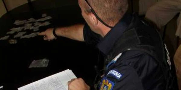 Jandarmii au întrerupt tranzacţia de etnobotanice