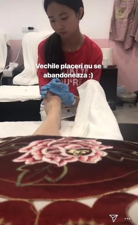 Adela Popescu s-a lăsat răsfăţată în vacanţa din Barcelona