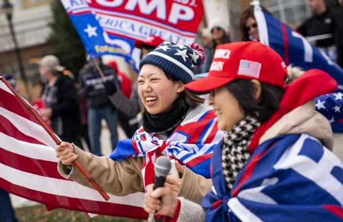 Susţinătorii lui Trump s-au adunat la un hotel din Gettysburg unde a avut loc o audiere a Senatului republican FOTO EPA-EFE