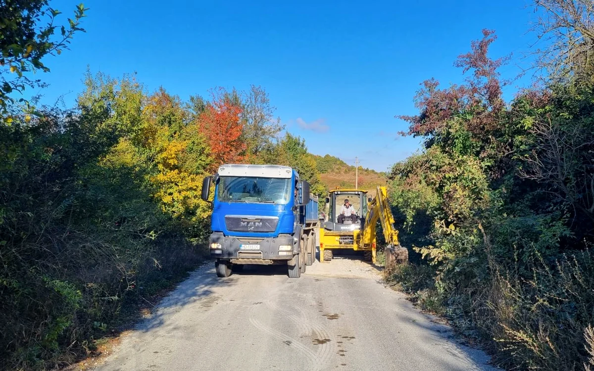 Drumul a intrat în șantier. Foto: Consiliul Județean Hunedoara. 