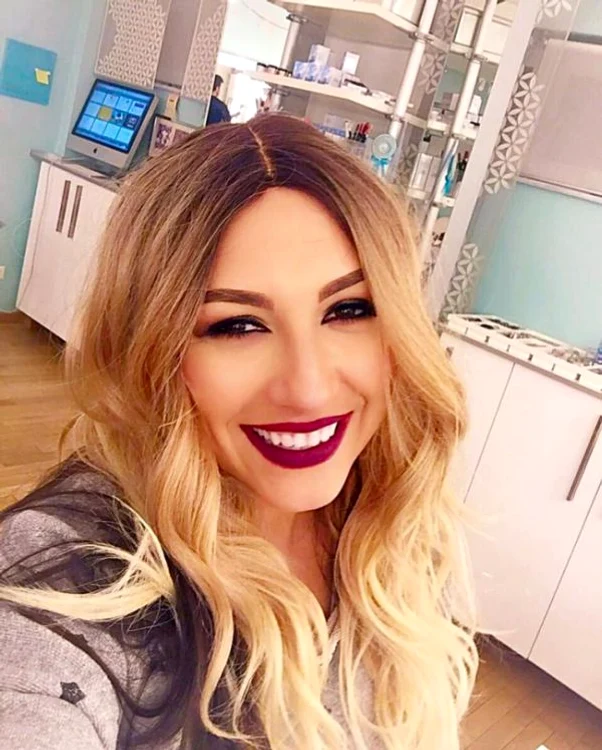 Andra și-a surprins fanii cu o imagine în care apare blondă