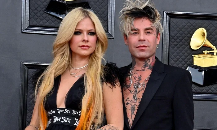 1 avril lavigne a anuntat ca s a logodit cu iubitul sau cantaretul mod sun 6 jpg jpeg