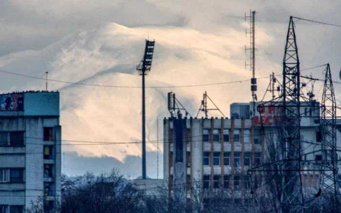 Cum se văd Munţii Banatului din Timişoara FOTO Răzvan Vitionescu