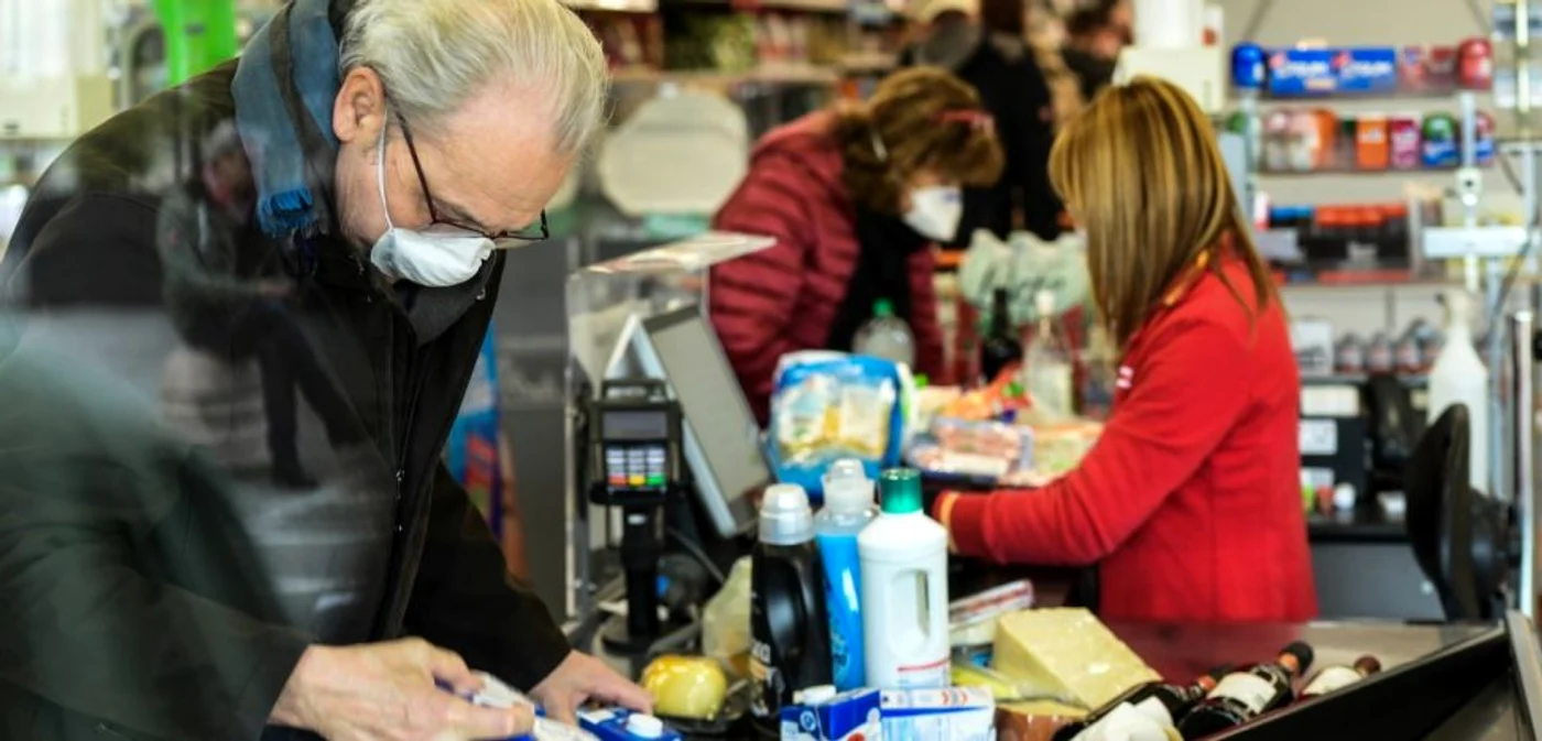 Marile reţele comerciale îndeamnă oamenii să fie cumpătaţi la cumpărături