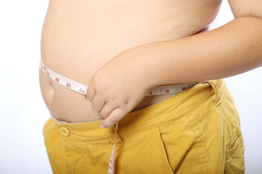 Copii obezi, dar subnutriți. Pericolul care crește în România. Medic nutriționist: „Le facem viața mai grea hrănindu-i prost“ 