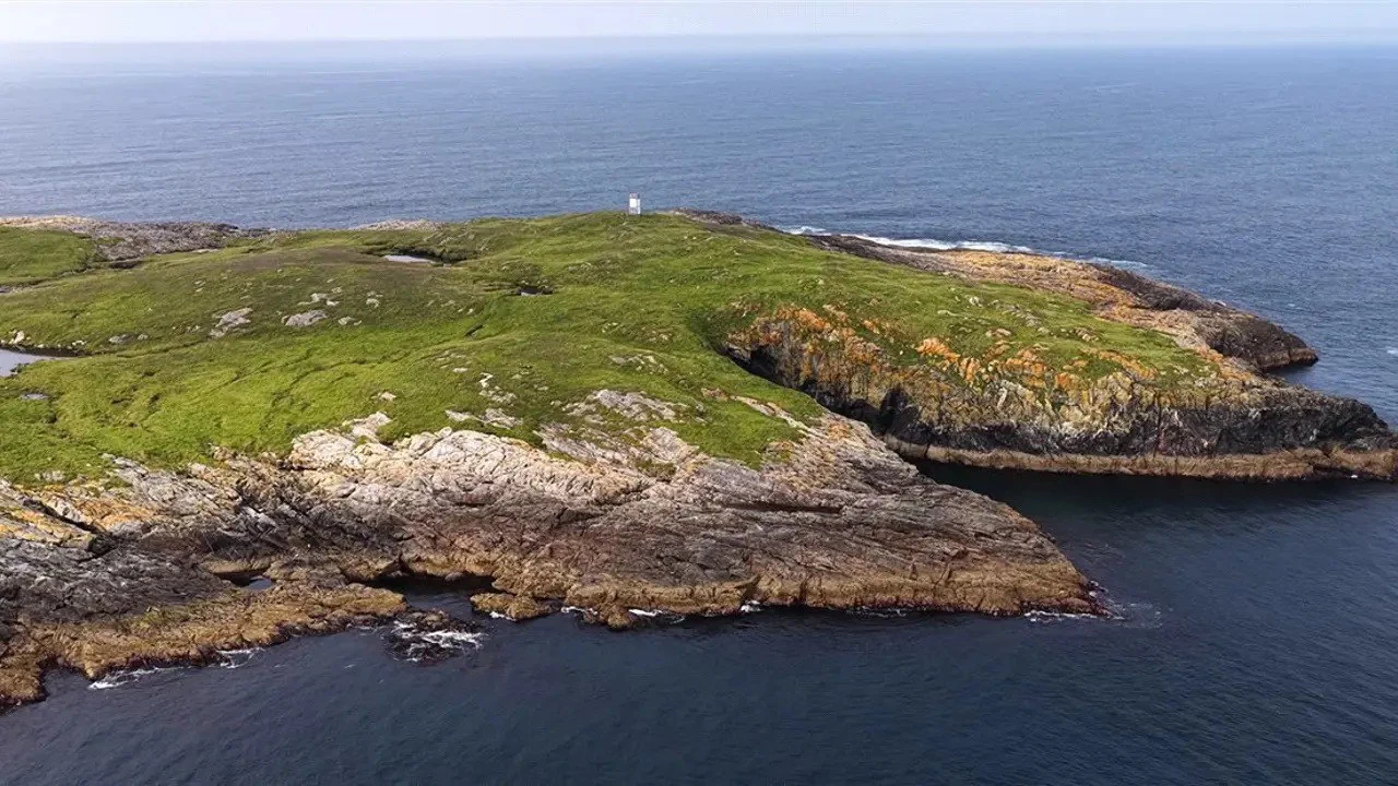 O insulă nelocuită, scoasă la vânzare la prețul unui apartament din București: „Un refugiu cu adevărat unic”