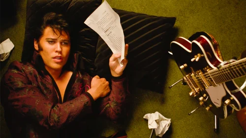 Austin Butler în rolul lui Elvis
