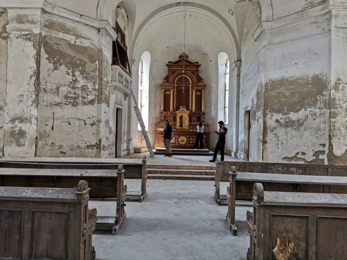 Mausoleul de la Bobda (Timiş) - copie după Esztergom Ungaria - a ajuns ruină tristă Foto Ştefan Both