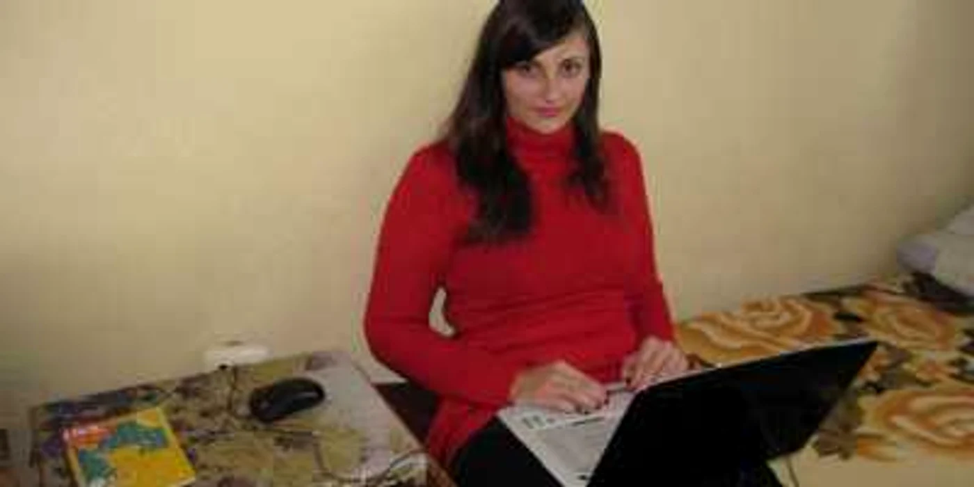 Denisa Toma, studentă în Craiova, caută un iubit frumos şi respectuos. 