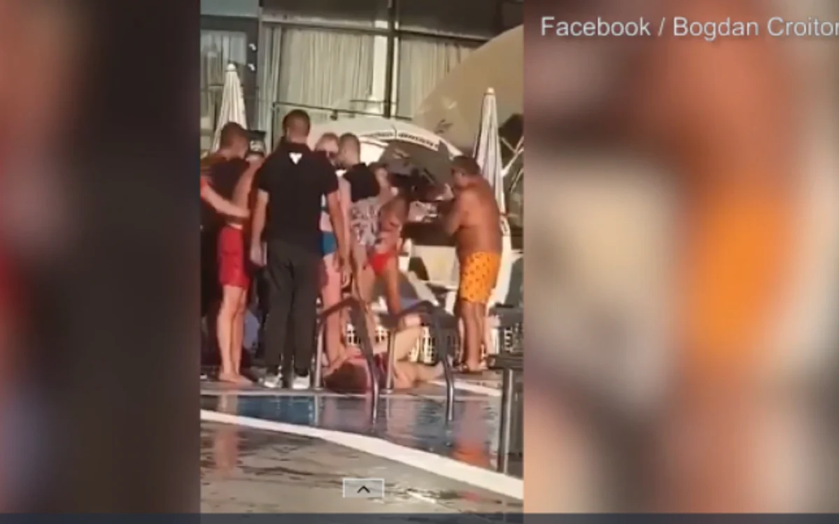 Bataie între doua fete la psicină Foto captură
