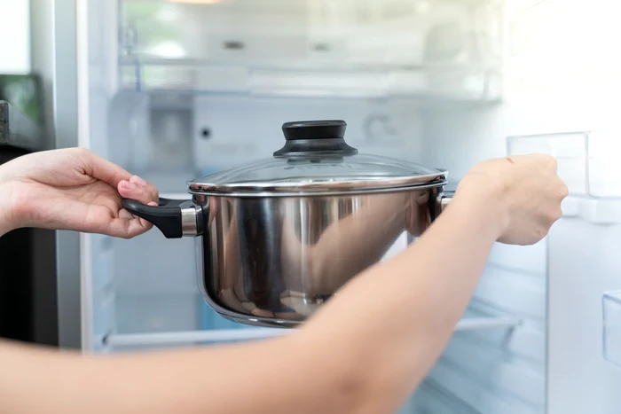 Supa nu trebuie pusă fierbinte în frigider / foto: Getty Images