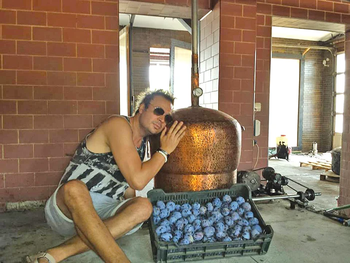 Unul dintre cazanele în care se produce palinca