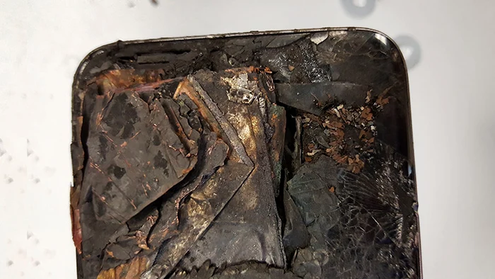 
    Samsung Galaxy 7 explozie   