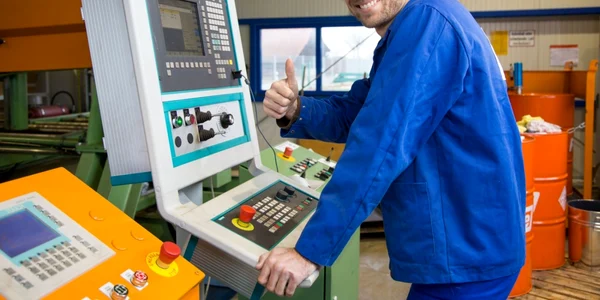 Companiile oferă peste 300 de locuri de muncă