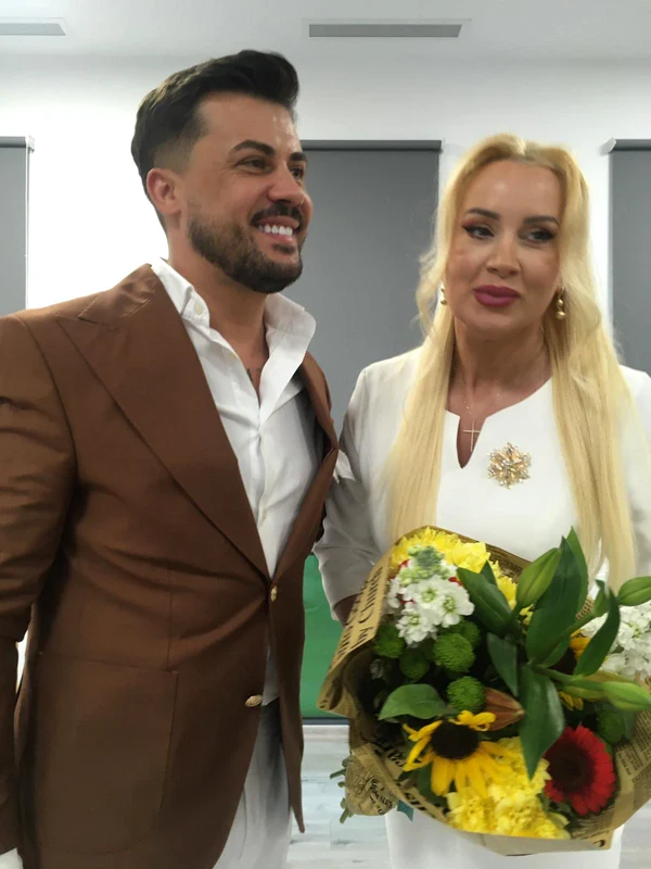 Simona Trașcă a purtat o rochie impecabilă în ziua cununiei / FOTO: Click!