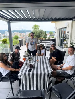 Irina și Răzvan Fodor alături de prieteni / Foto: Instagram