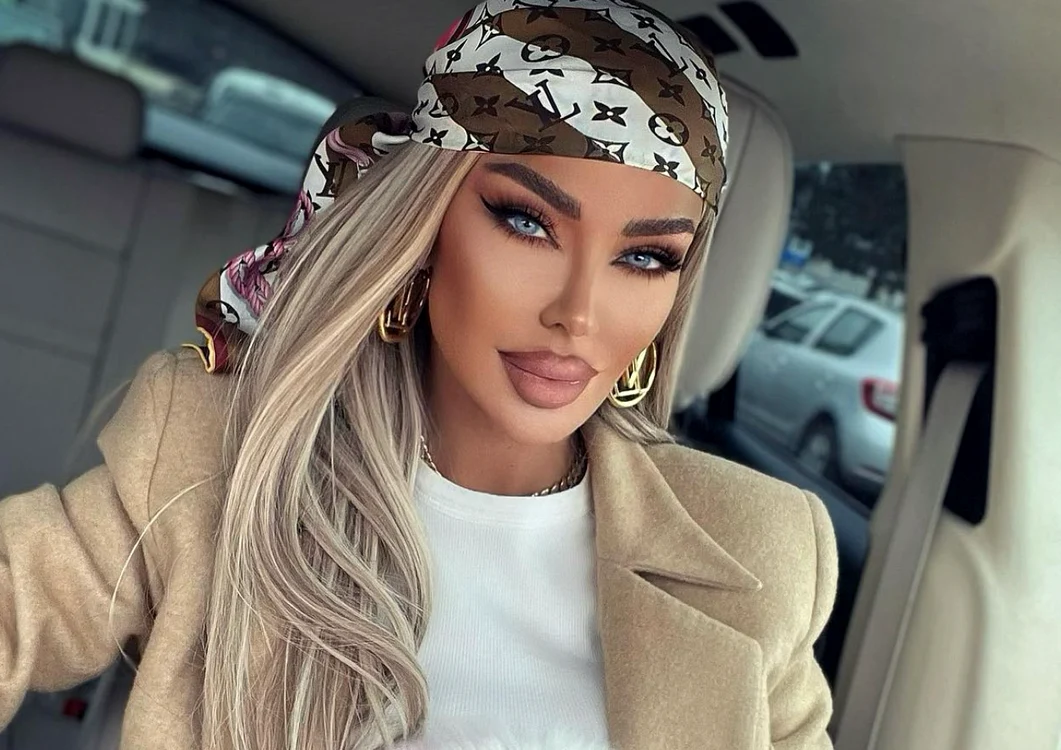 Bianca Drăgușanu s-a filmat cu sânge în zona feței Foto: Instagram