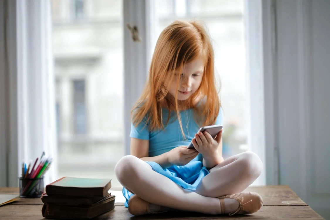 Boala smartphone-ului, numită „text neck”   Sursa foto: pexels.com