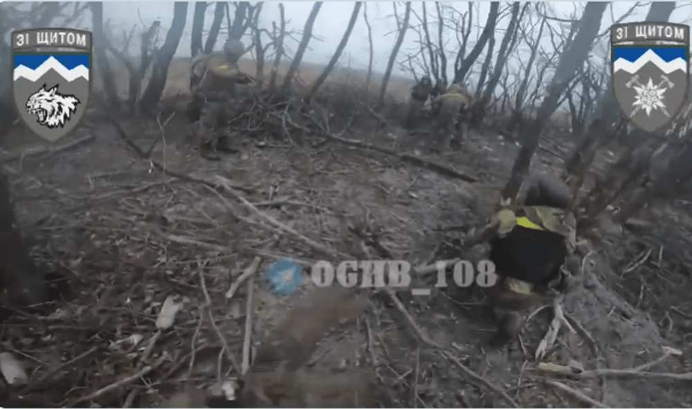 Momentul în care militarii ucraineni iau cu asalt o tranșee VIDEO