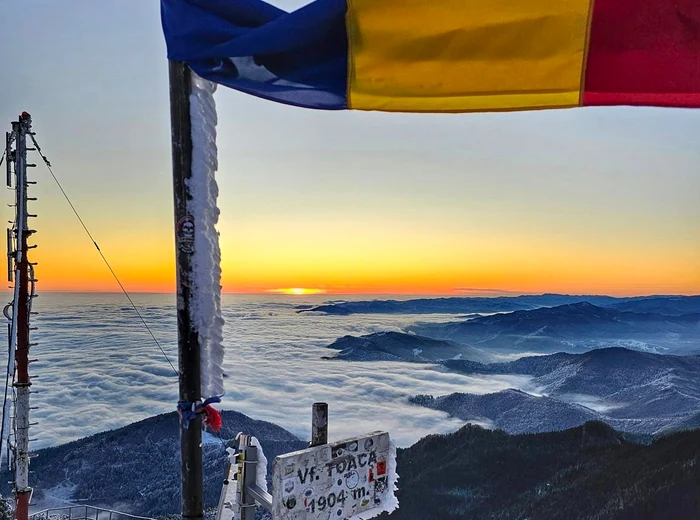 Marea alpină, văzută de pe vârful Toaca FOTO Facebook Ana Gianina - Tânăr și Liber